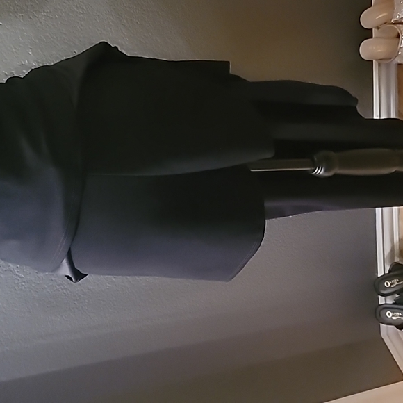 In Excellent Condition 2PC Set (REPOSHING) - Picture 7 of 7